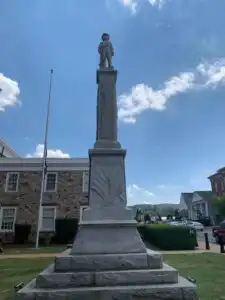 Fairfax judges issue plan of action to address systemic racism- Photo of Warren courthouse confederate memorial